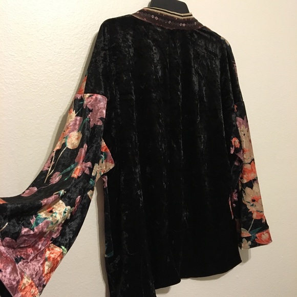 • Floral Kimono • - Picture 2 of 7